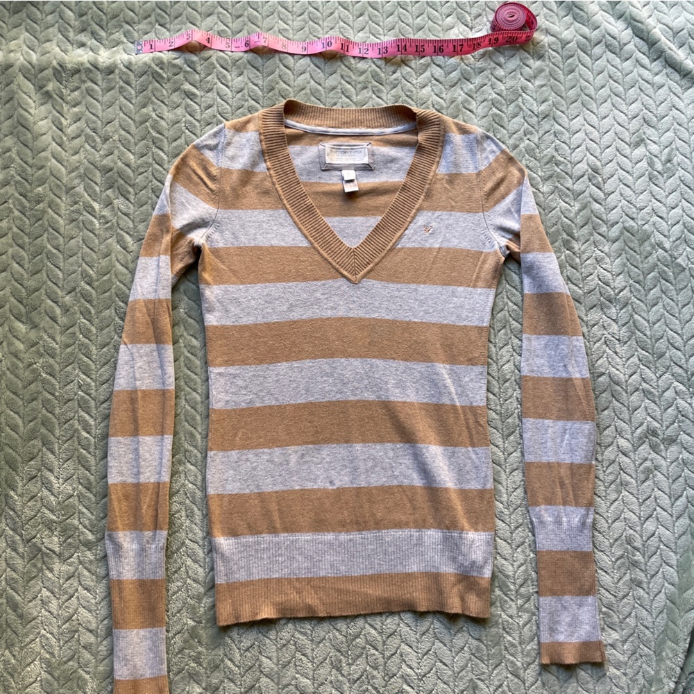 American Eagle Outfitters Tan and Gray V-Neck Sweater